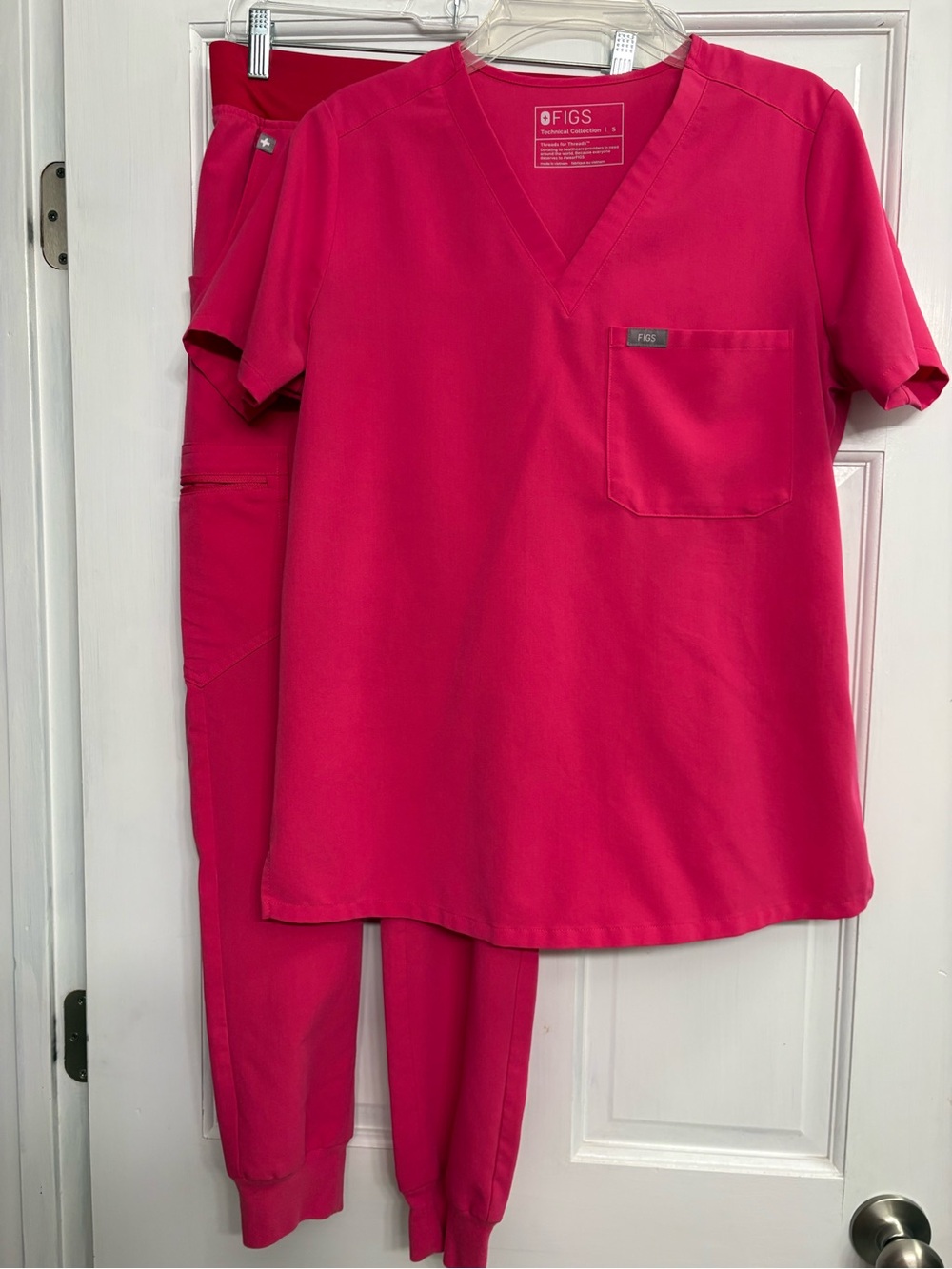 FIGS Women's scrub set